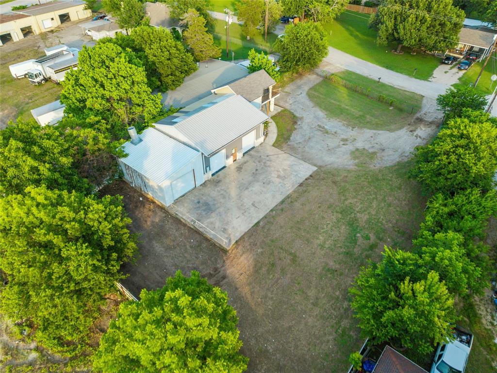 301 E Dallas Street Property Photo 7