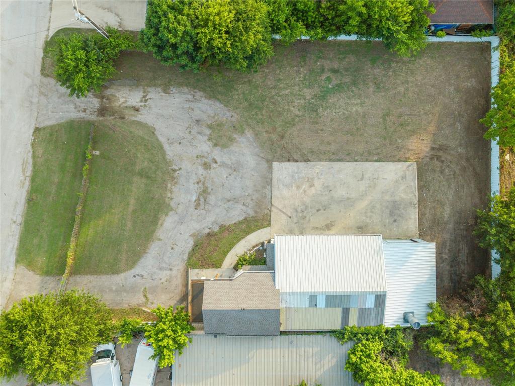 301 E Dallas Street Property Photo 8