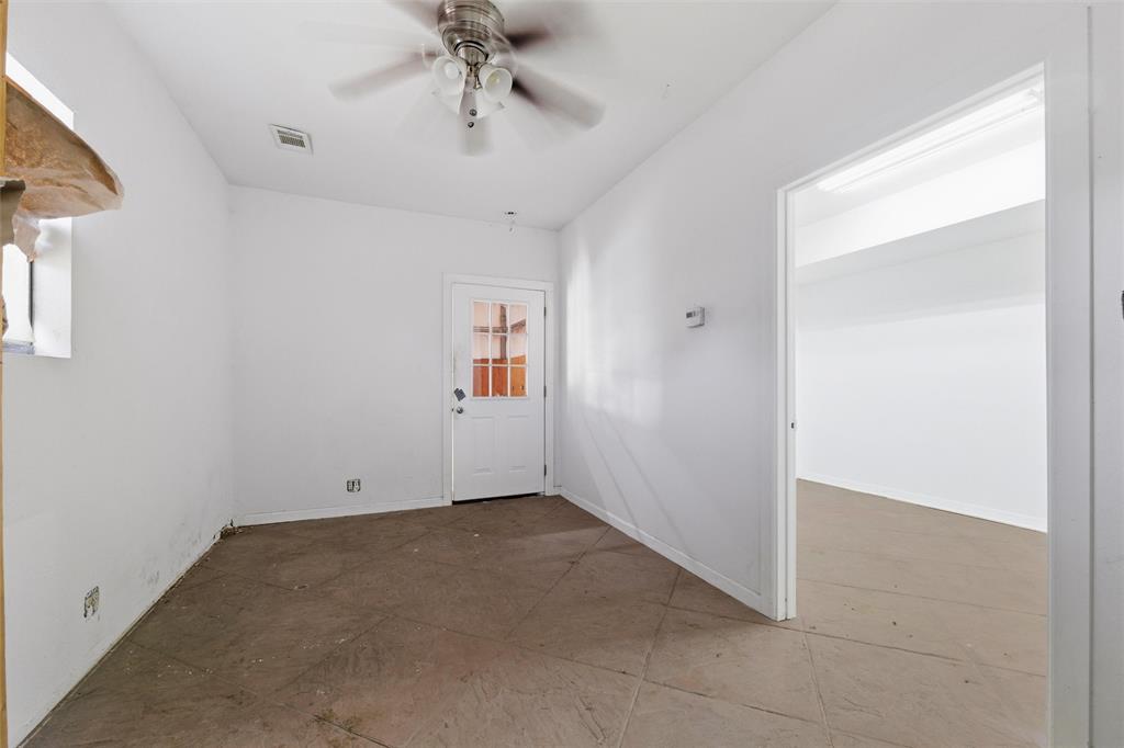 301 E Dallas Street Property Photo 19