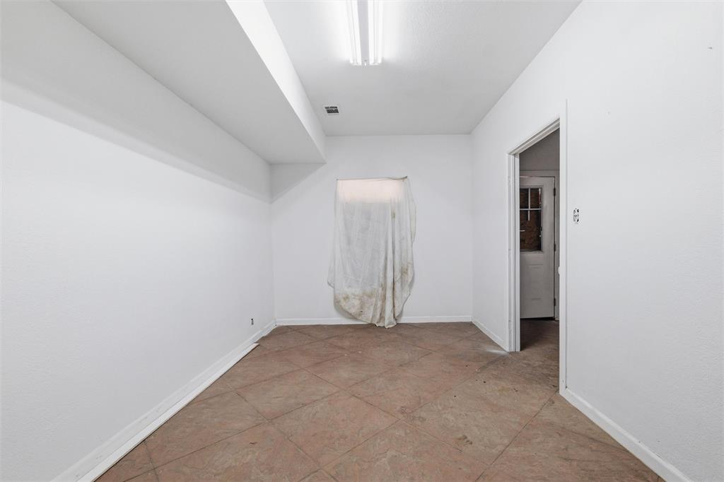 301 E Dallas Street Property Photo 20