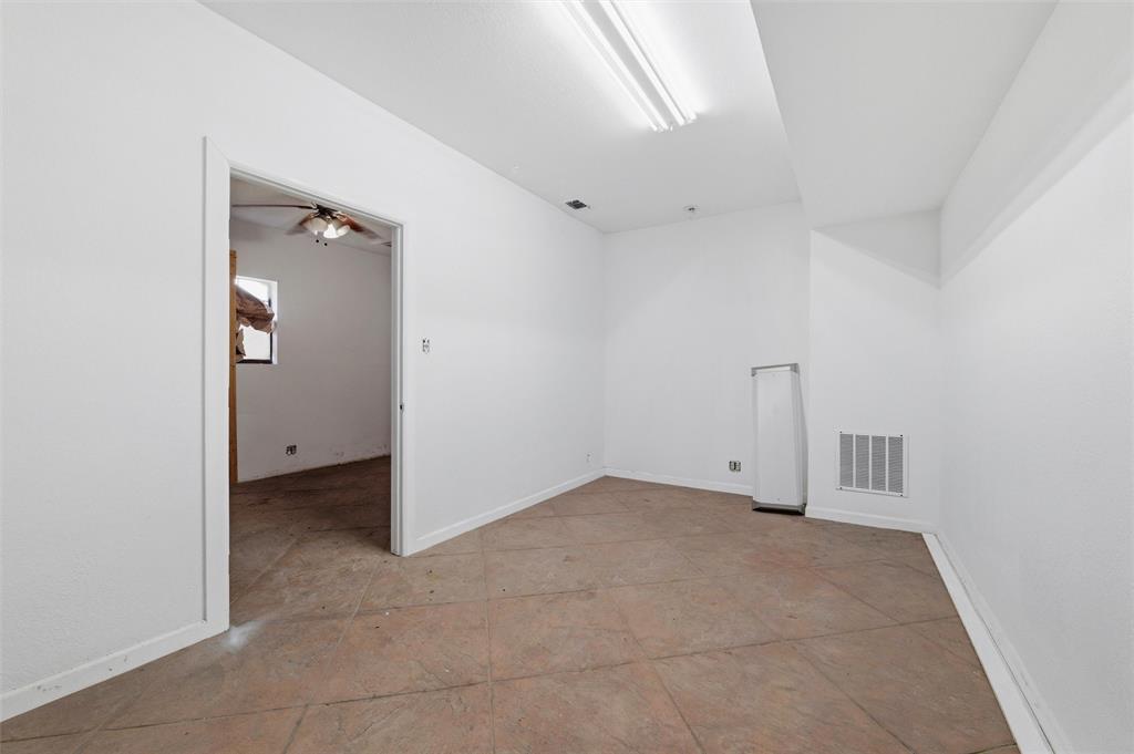 301 E Dallas Street Property Photo 21