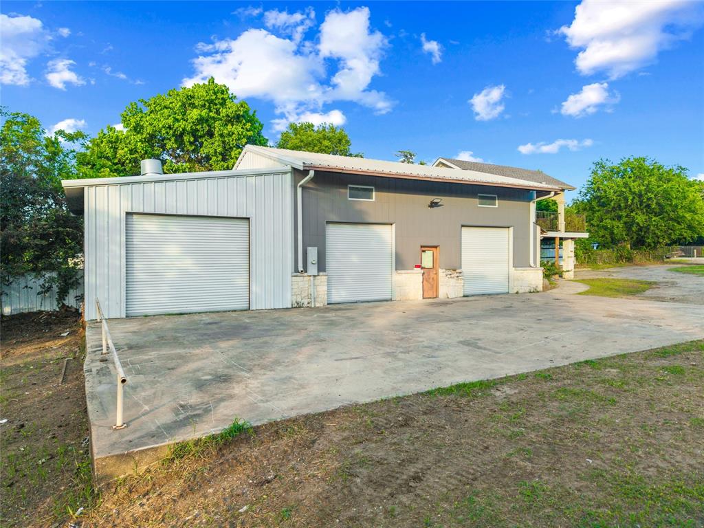 301 E Dallas Street Property Photo 29