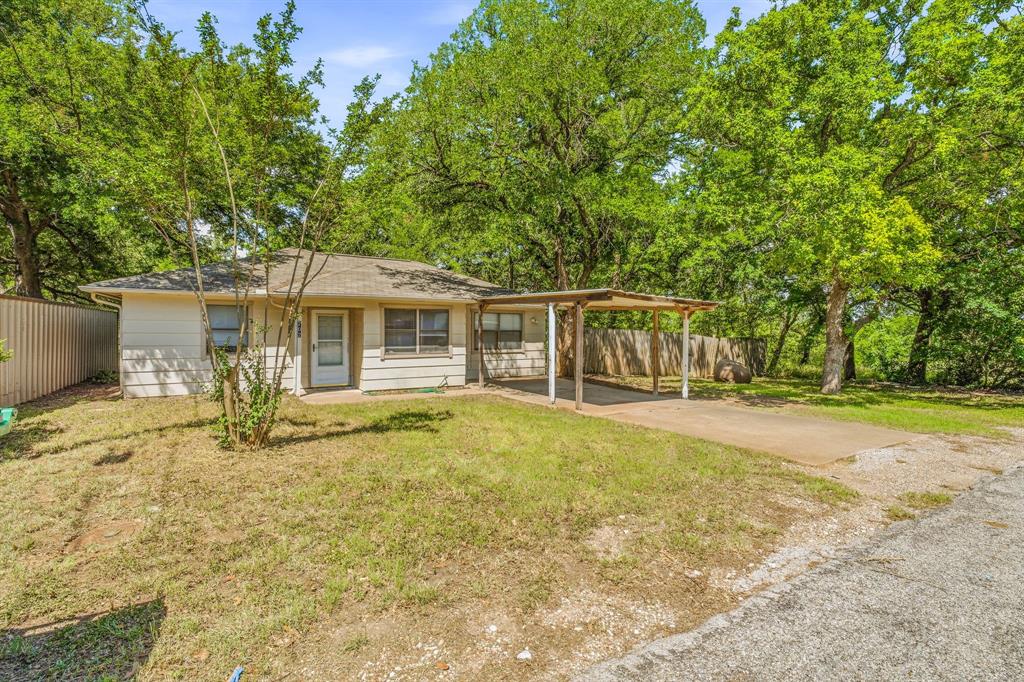 702 S Jackson Street Property Photo 4