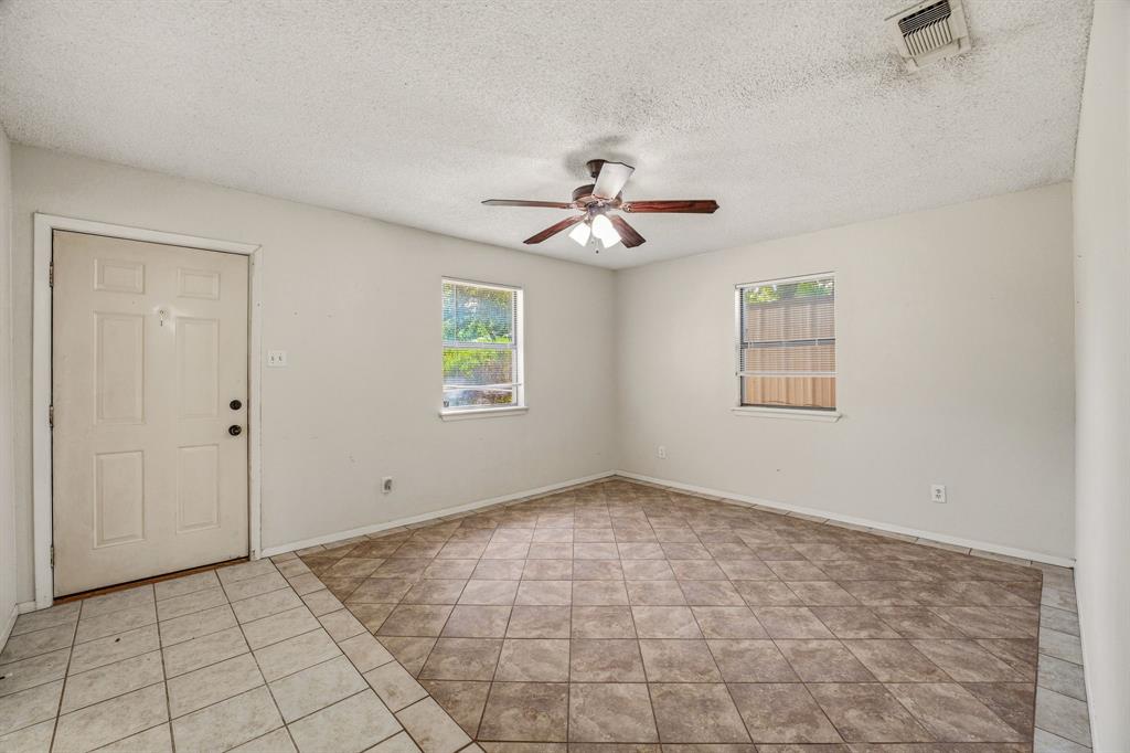 702 S Jackson Street Property Photo 6