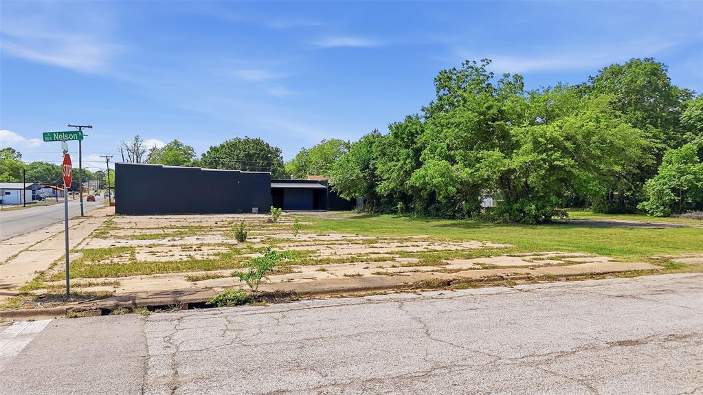 613 S Armstrong Avenue Property Photo 26