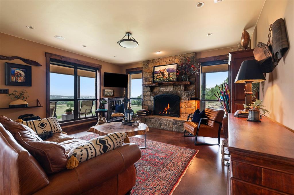 27475-1 N Us-281 Property Photo 8