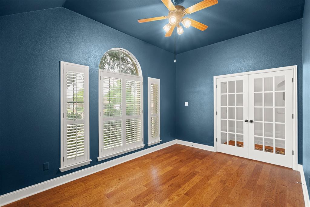 5121 Grampian Way Property Photo 8