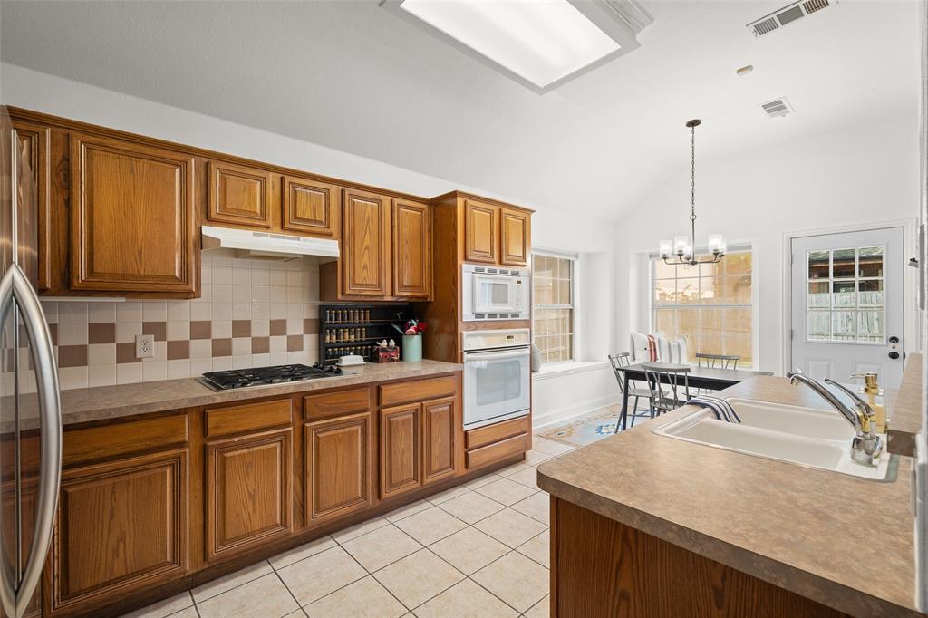 5121 Grampian Way Property Photo 14