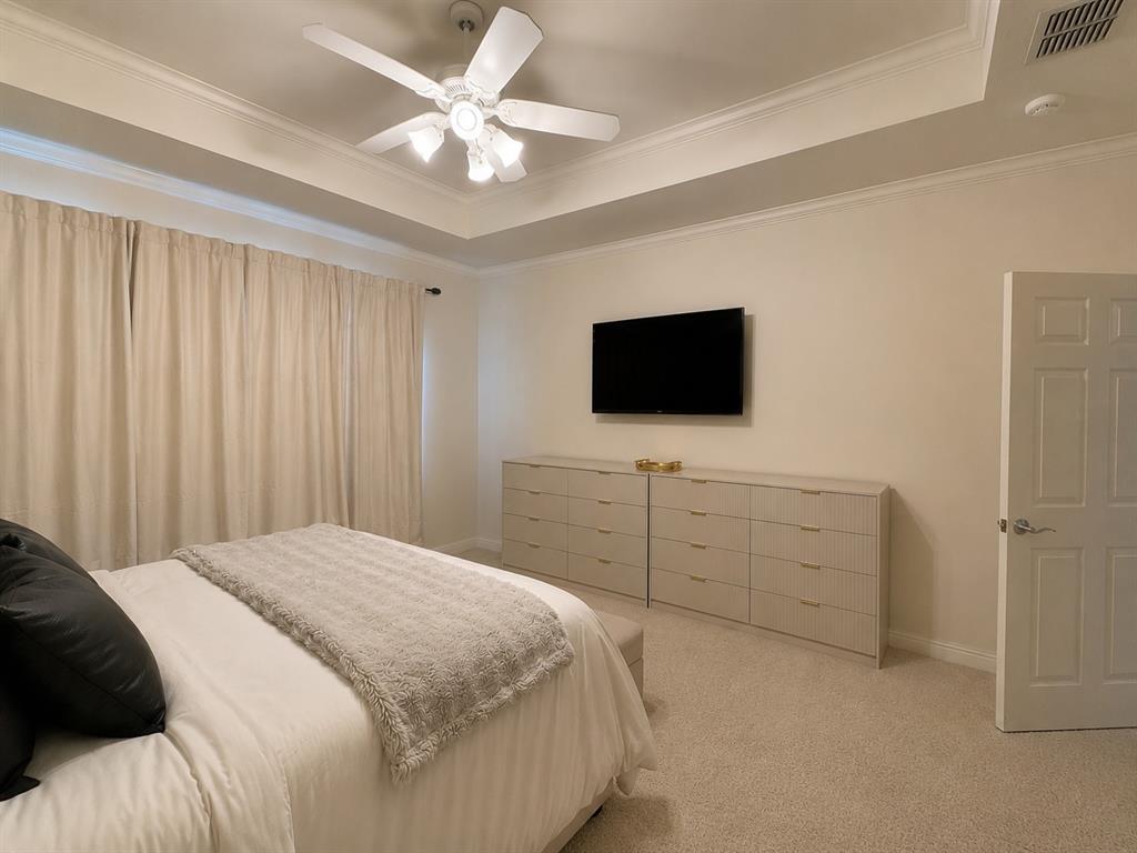 378 Saint Charles Boulevard Property Photo 20