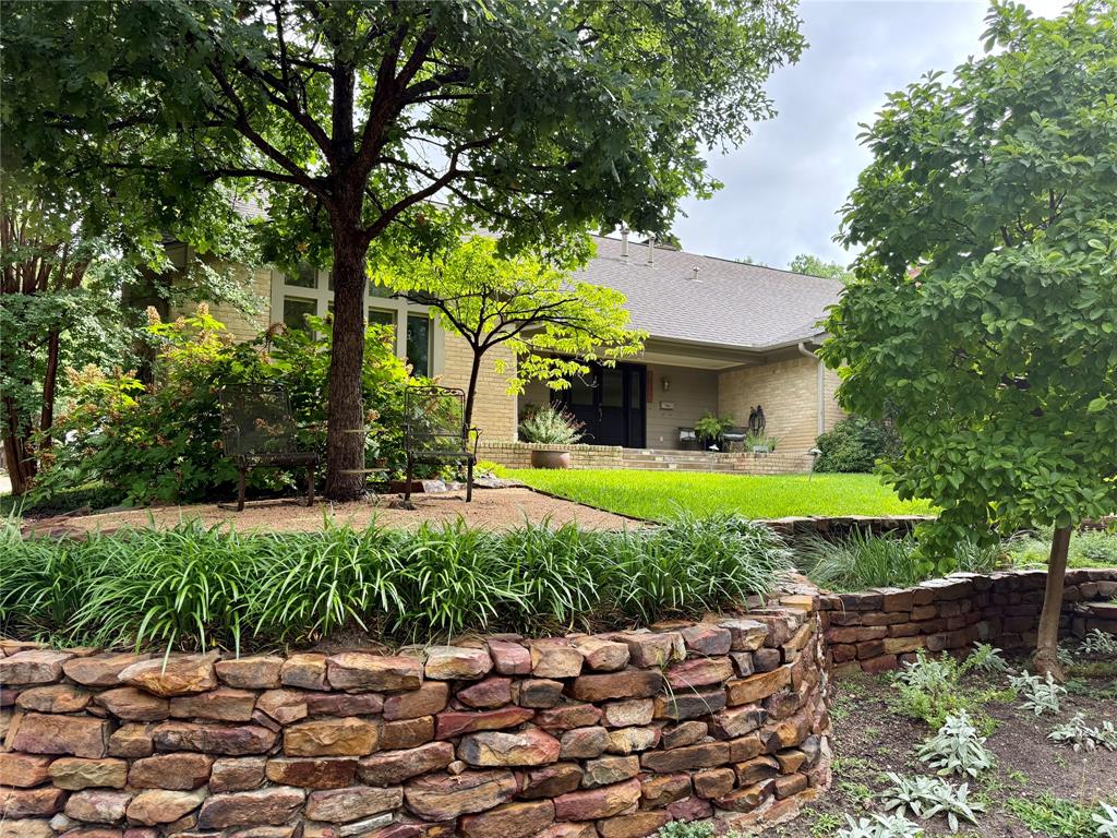 10115 Chesterton Drive Property Photo 1