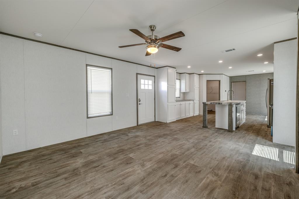 11122 Pr 316 Property Photo 6