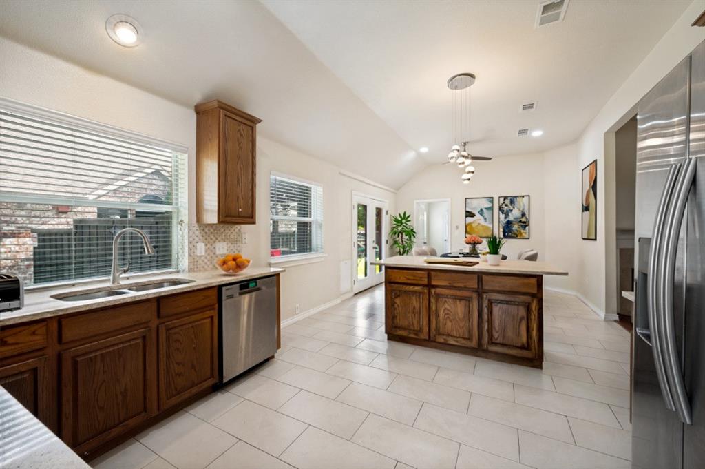 7498 Ravenhill Drive Property Photo 10
