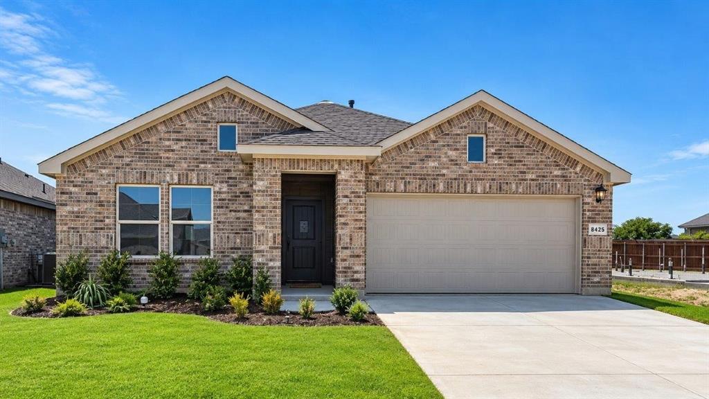 8425 BLUEBONNET BEND Road Property Photo 1