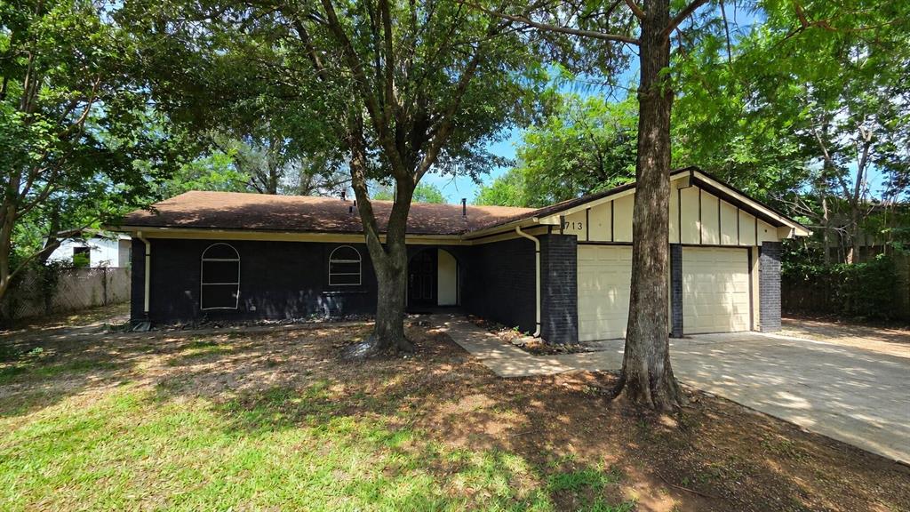 713 N Spears Street Property Photo 1