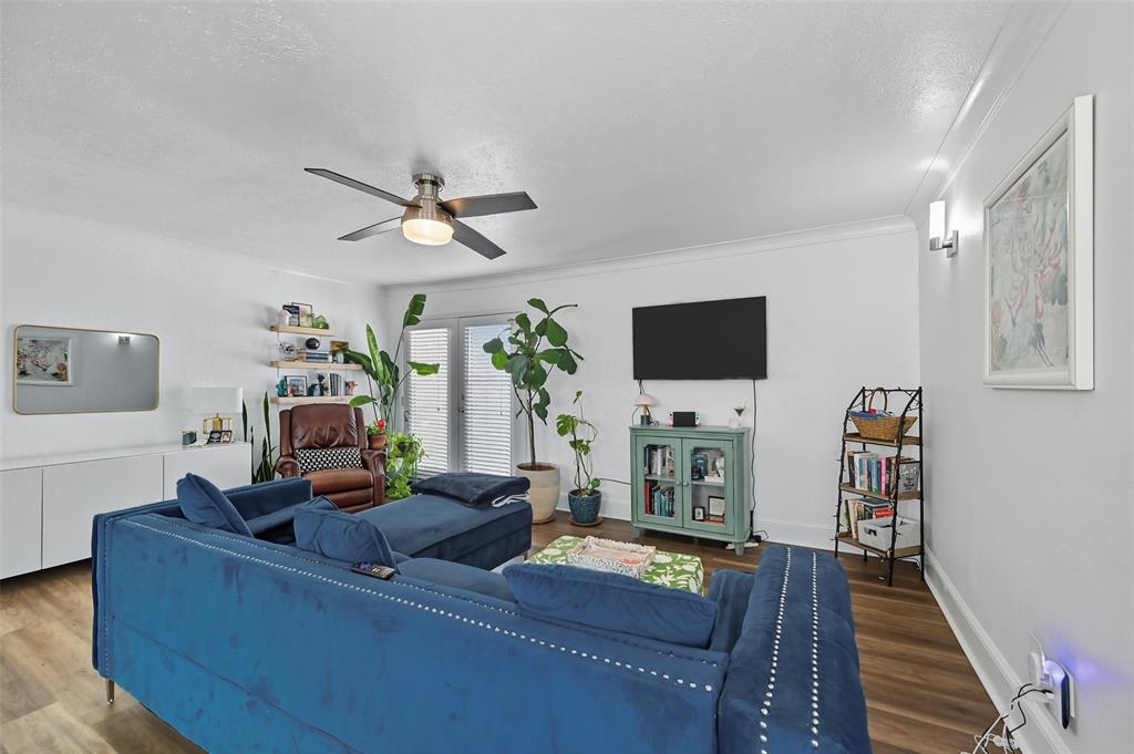 5927 E University Boulevard 221 Property Photo 2