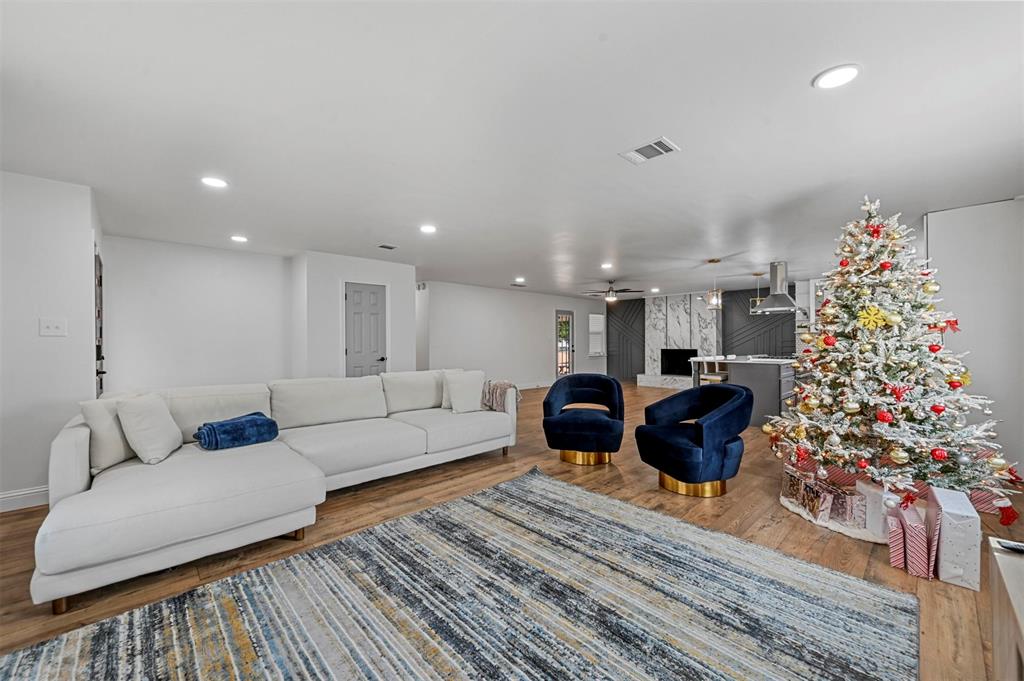 9806 Parkford Drive Property Photo 10