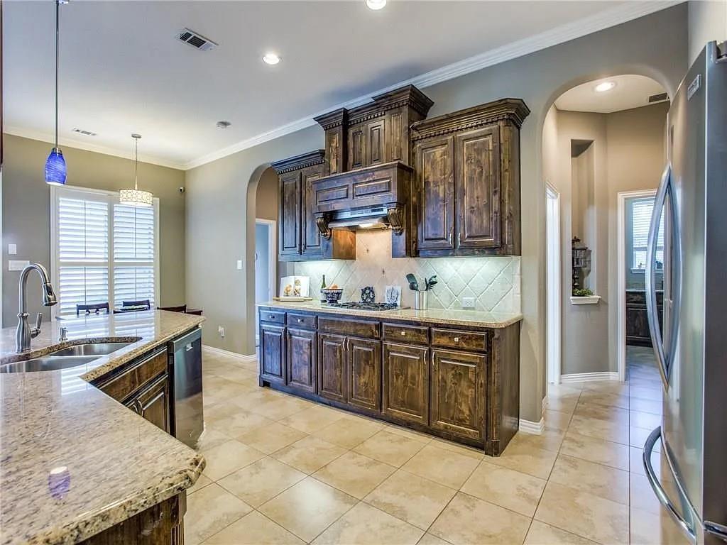 6688 Excelsior Place Property Photo 14