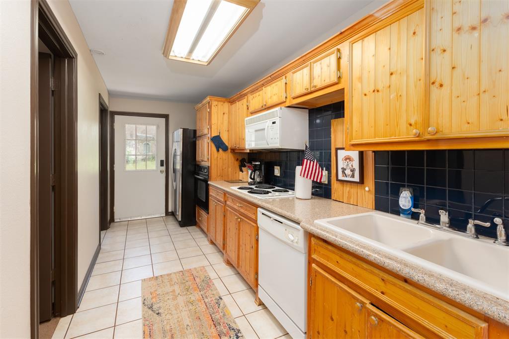 1747 County Road 1785 Property Photo 28