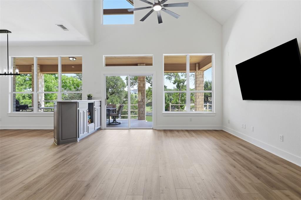 6107 Grande Cove Court Property Photo 7