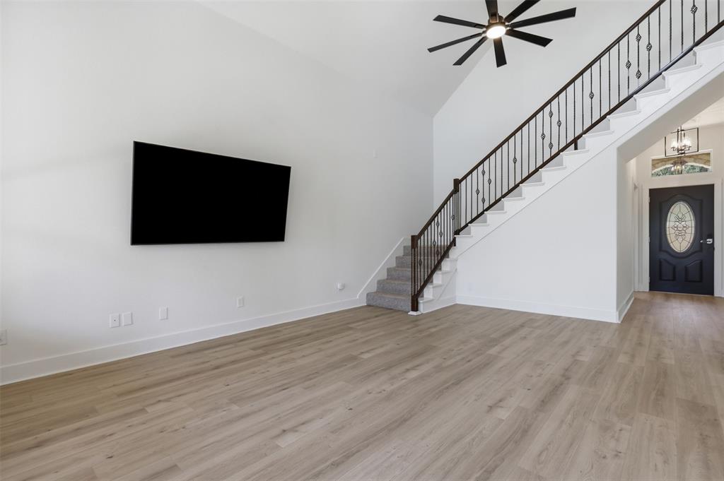 6107 Grande Cove Court Property Photo 8