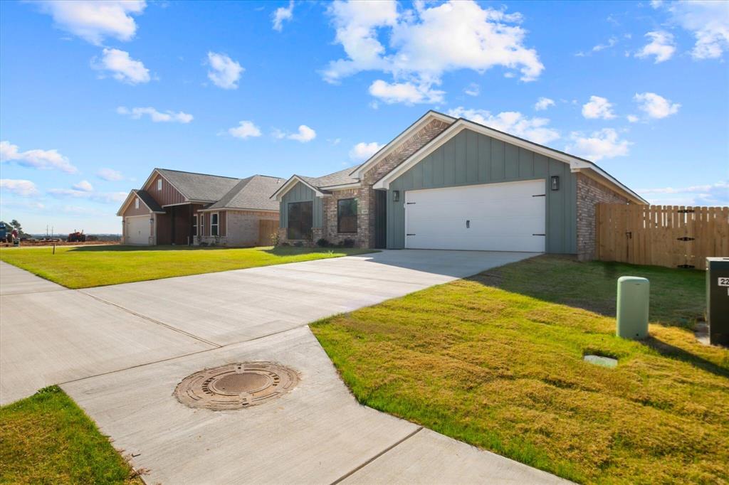 16529 Crossing Circle Property Photo 2