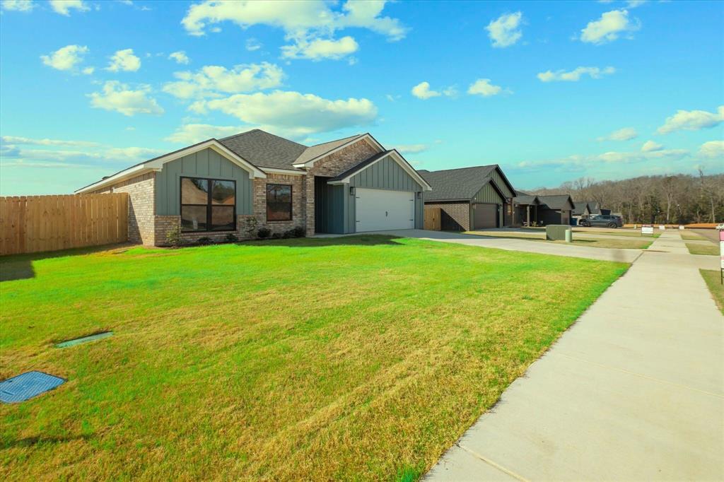 16529 Crossing Circle Property Photo 5