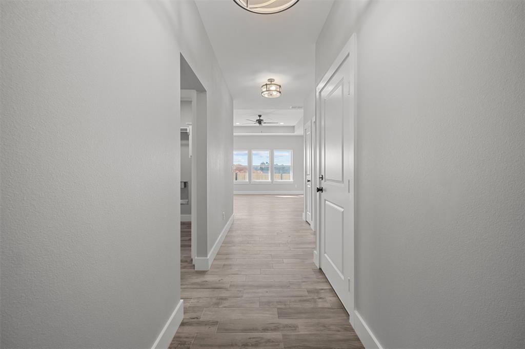 16529 Crossing Circle Property Photo 8