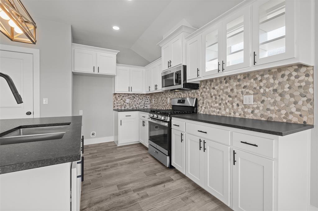 16529 Crossing Circle Property Photo 14