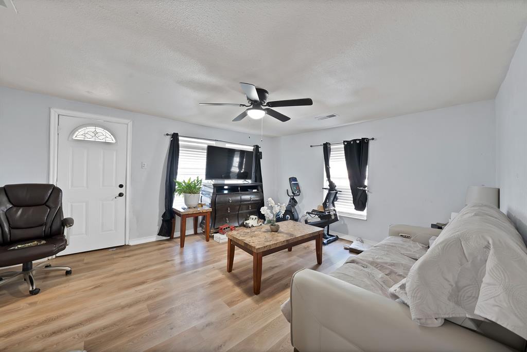 1717 E Harvey Avenue Property Photo 9