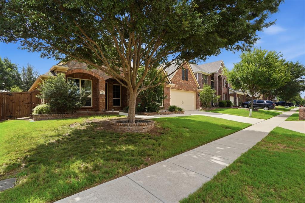 1383 Sandhurst Drive Property Photo 2