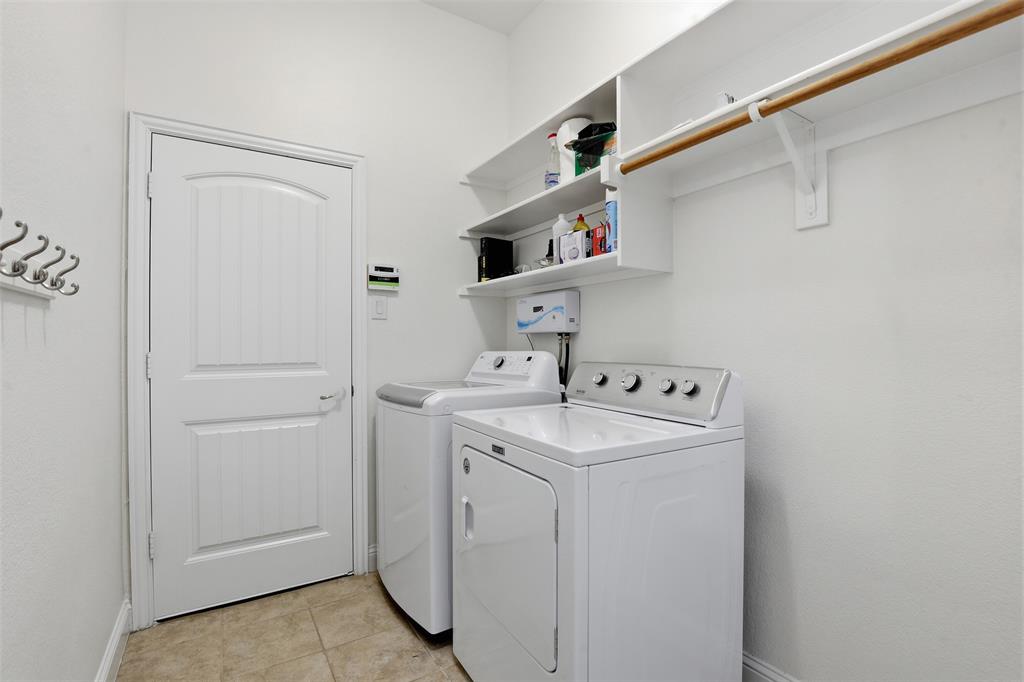 1383 Sandhurst Drive Property Photo 19