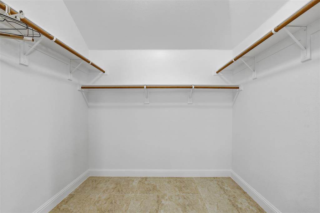 1383 Sandhurst Drive Property Photo 29