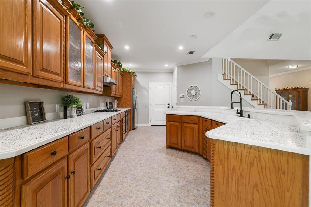303 Celtic Road Property Photo 10