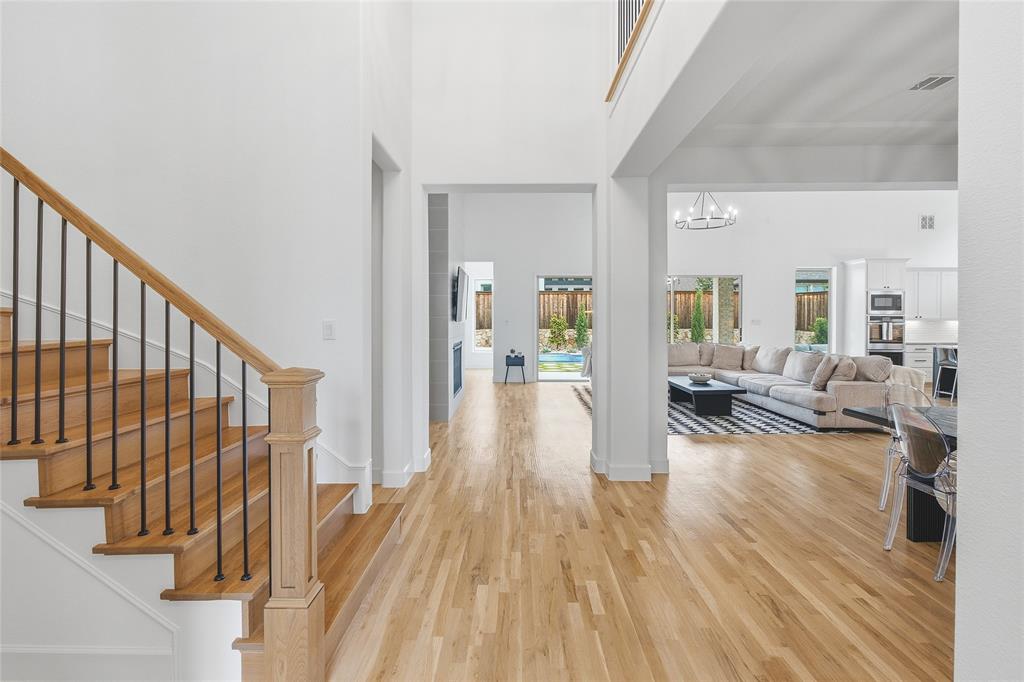 2360 Fallsview Court Property Photo 4