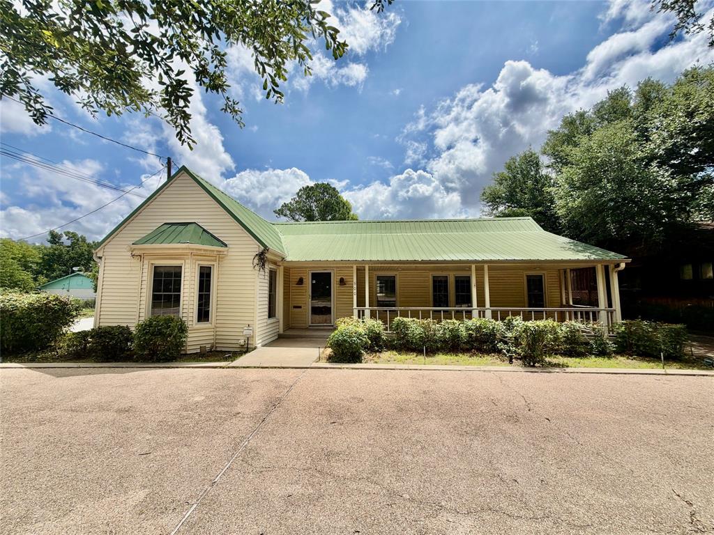 900 S Seaman Street Property Photo 1