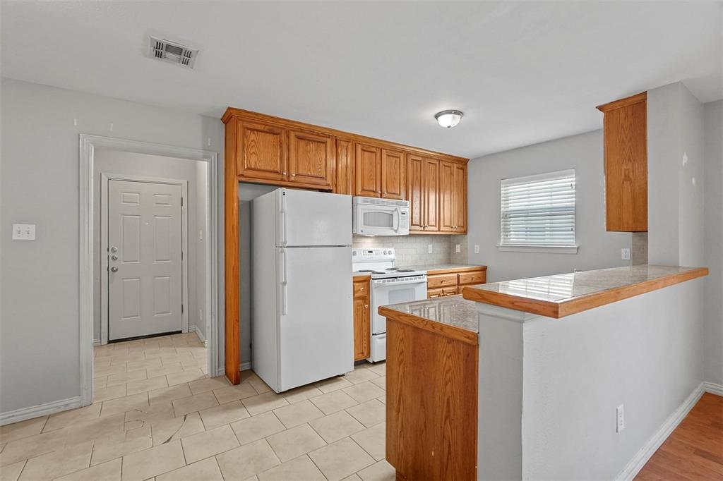 408-410 Cleveland Property Photo 4