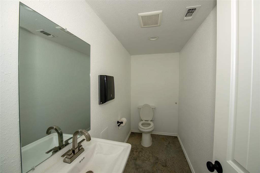 440 I-30 Property Photo 17
