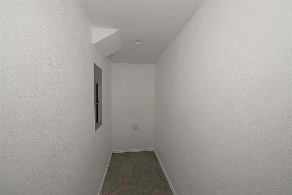 440 I-30 Property Photo 18