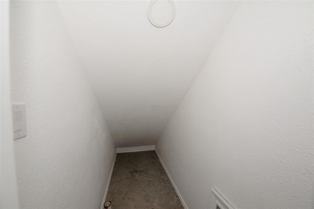 440 I-30 Property Photo 19