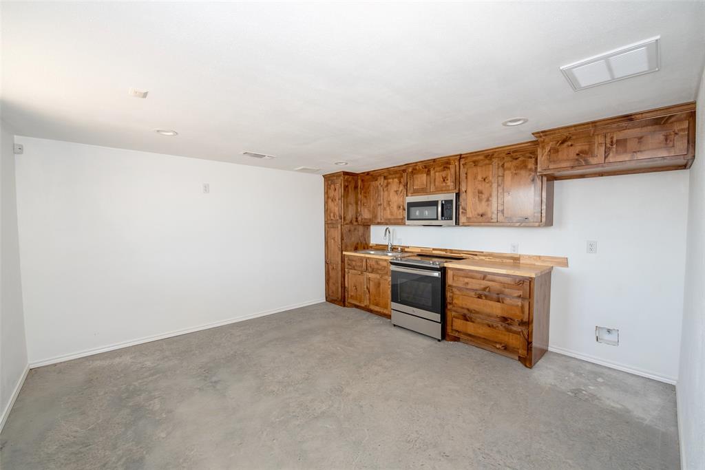 440 I-30 Property Photo 20