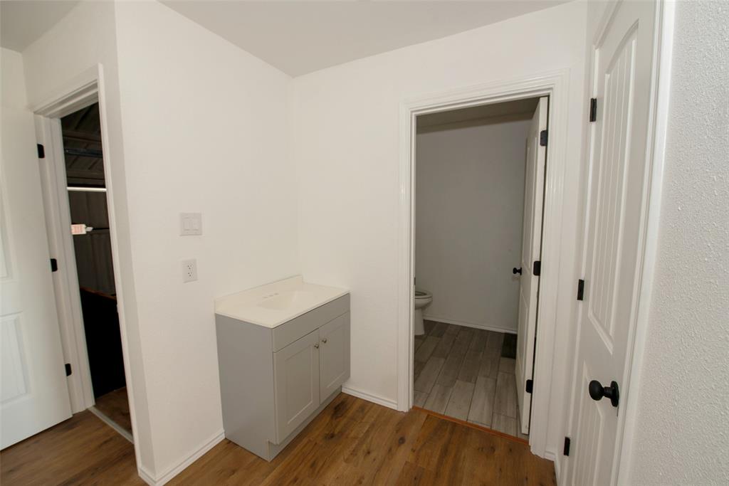 440 I-30 Property Photo 22