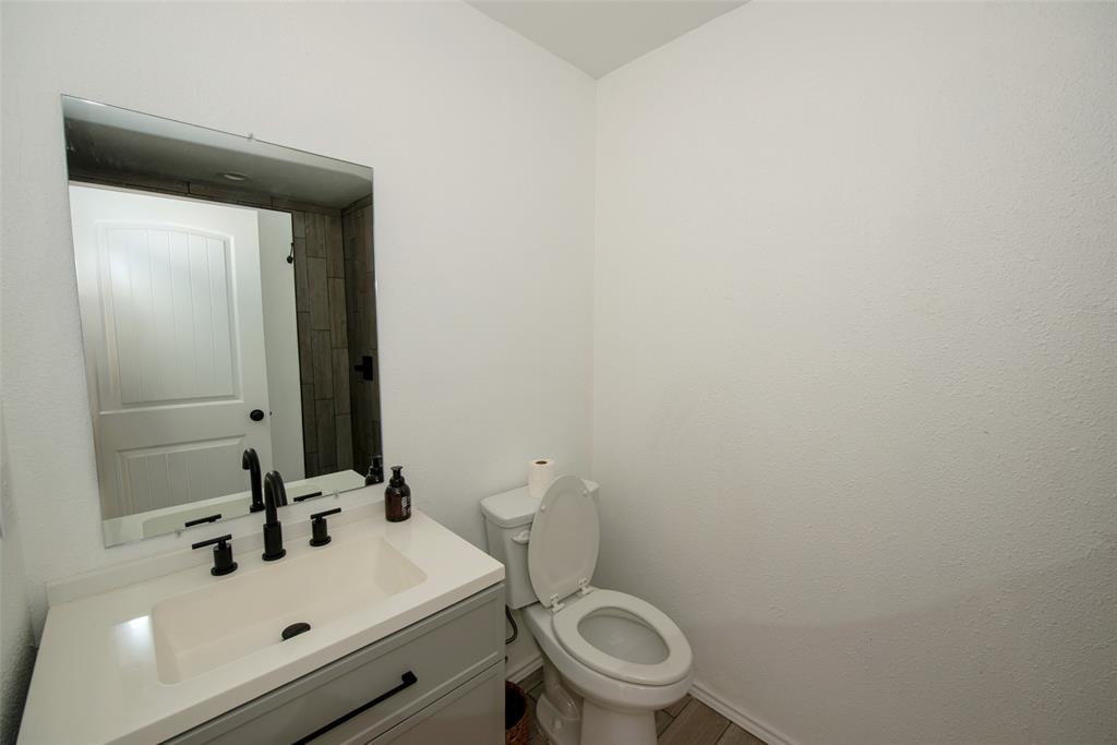 440 I-30 Property Photo 23