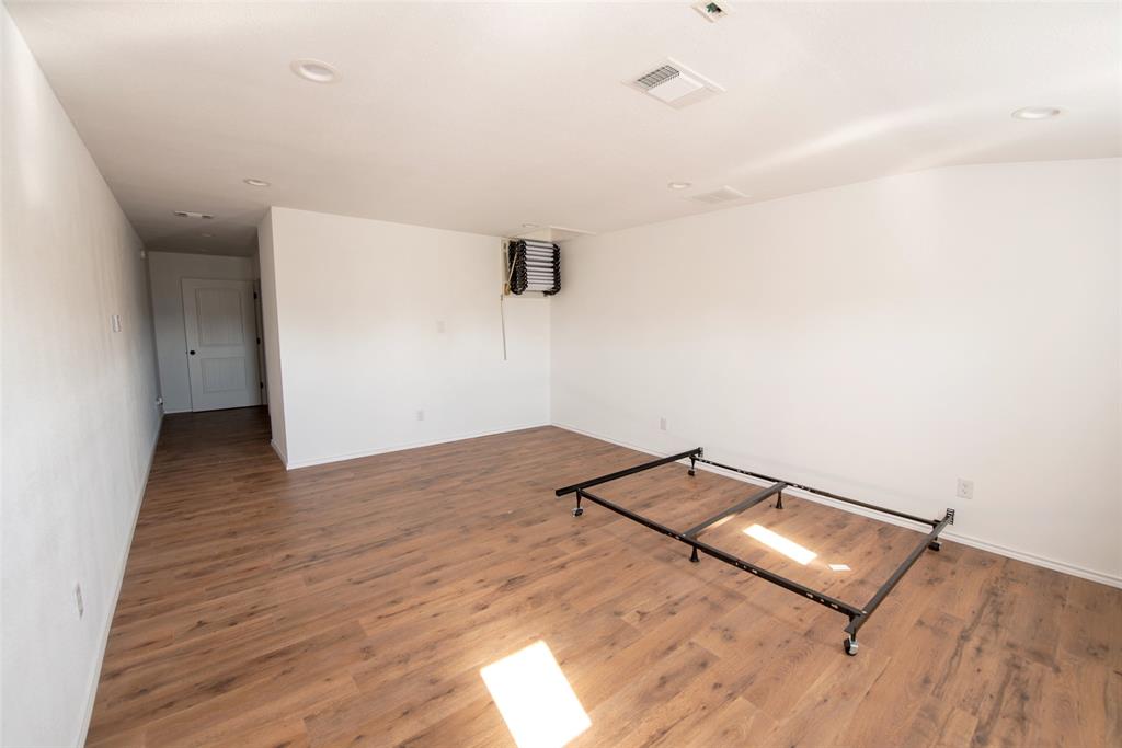 440 I-30 Property Photo 25