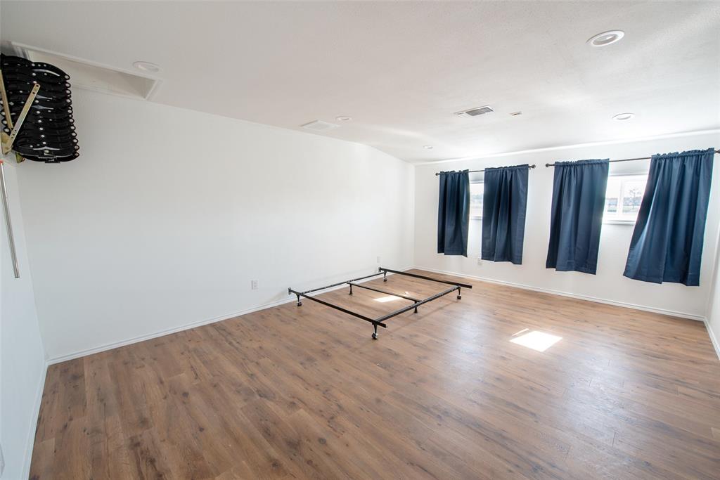 440 I-30 Property Photo 26