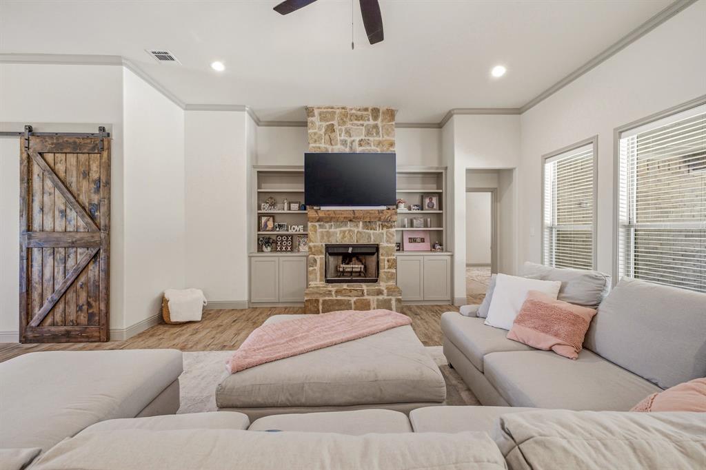 8681 Sari Strong Drive Property Photo 7