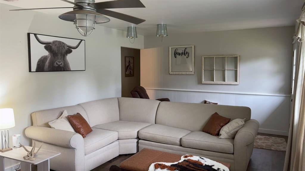 808 Shady Trail Property Photo 4