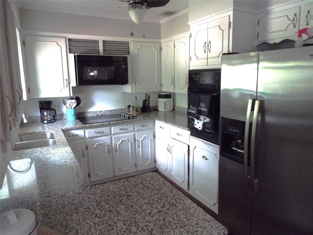 808 Shady Trail Property Photo 7