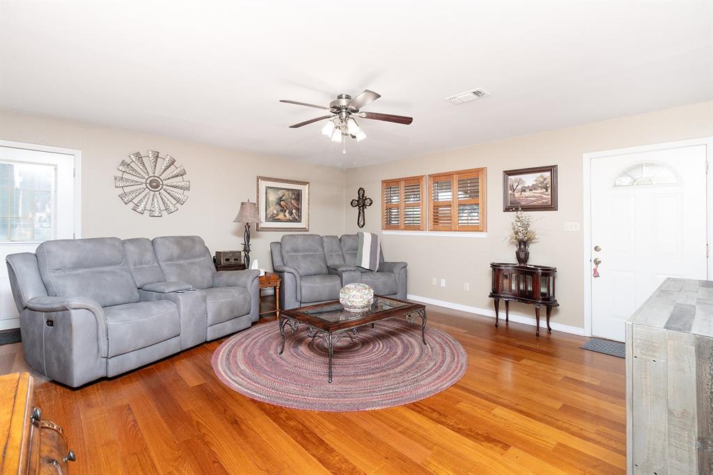 307 E Loop Drive Property Photo 3