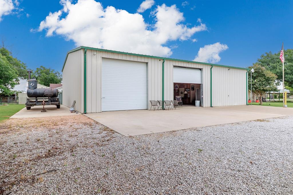 307 E Loop Drive Property Photo 4