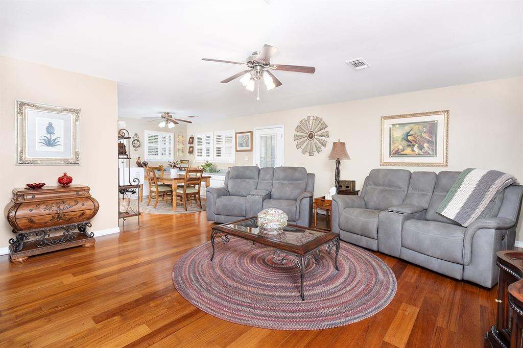 307 E Loop Drive Property Photo 8